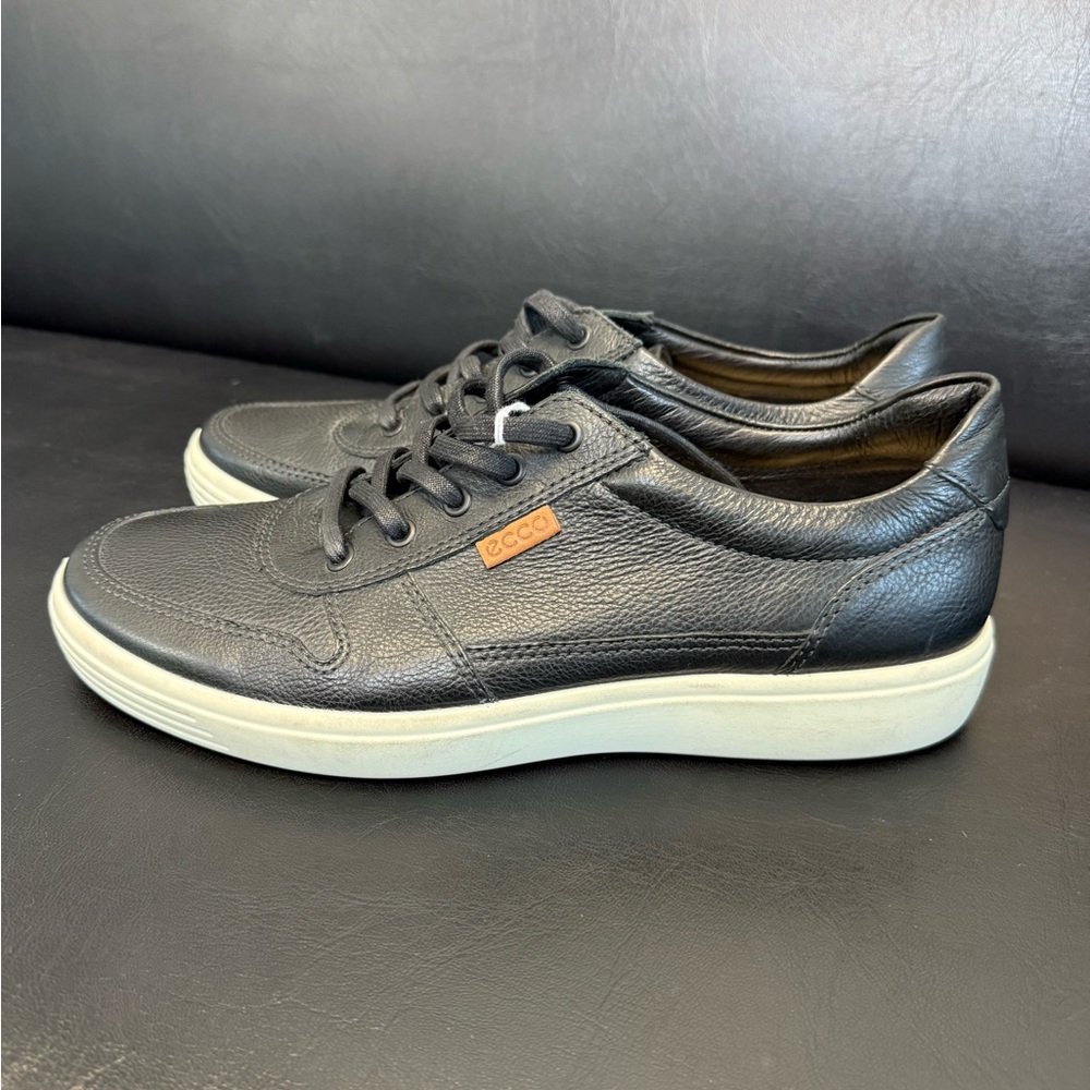 Ecco Men’s Soft 7 sneakers sz 43 European.